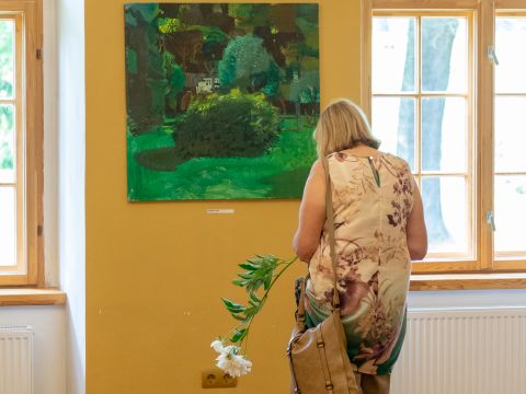 Alekseja Naumova gleznu izstādes "Krāsainais ceļojums" atklāšana Veselavas muižā