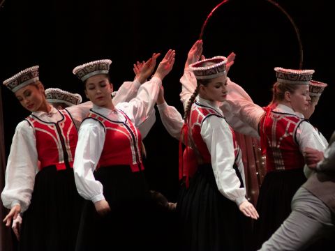 Deju kolektīva "Zelta virpulis" 15 gadu jubilejas koncerts "Nakti bira zelta rasa"