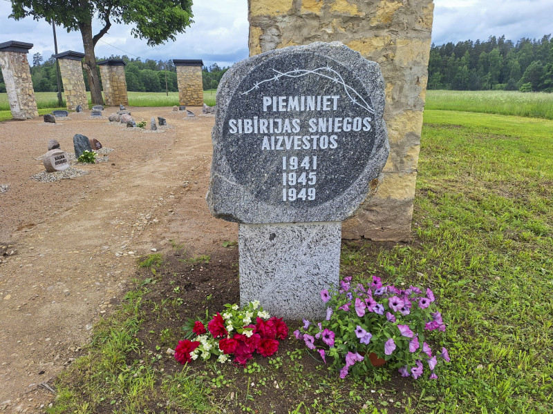 Piemiņas brīdis Jaunraunā
